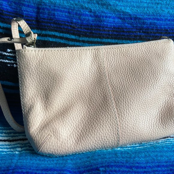 Nude Gap Clutch - Picture 2 of 3